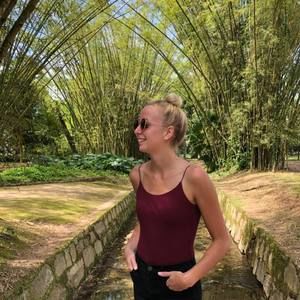 Meet your Posher, Caroline